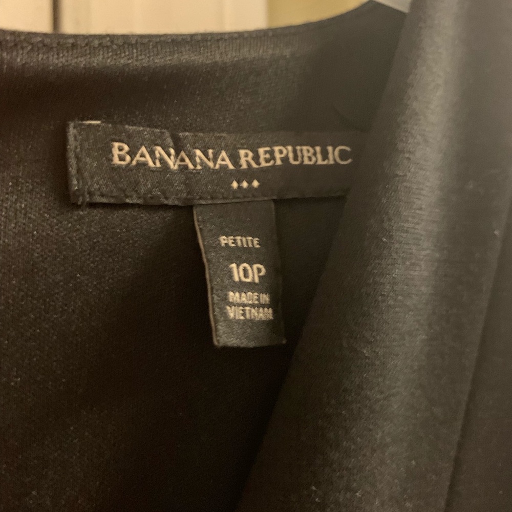 Banana Republic LBD with peplum detail - Picture 2 of 2